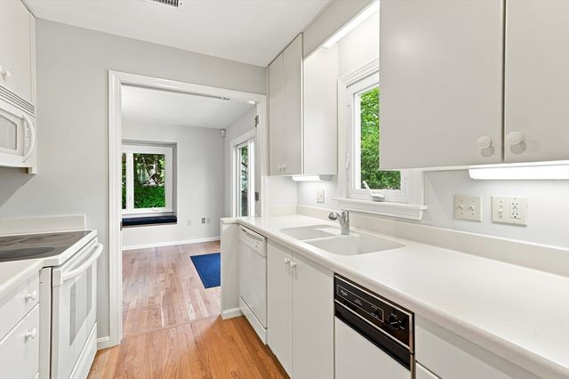 15 Fifer Ln 15, Lexington, MA 02420