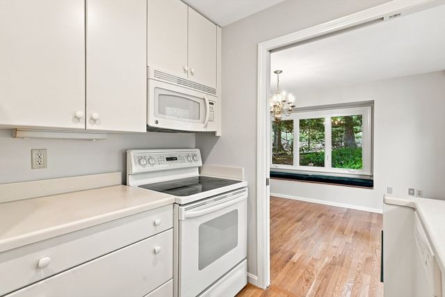 15 Fifer Ln 15, Lexington, MA 02420