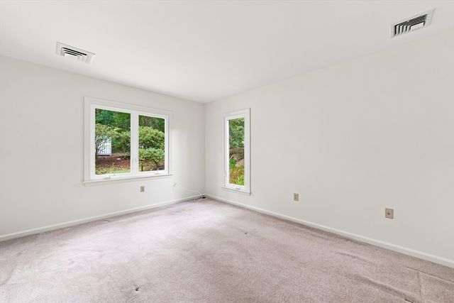 15 Fifer Ln 15, Lexington, MA 02420
