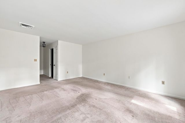 15 Fifer Ln 15, Lexington, MA 02420