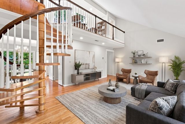 15 Fifer Ln 15, Lexington, MA 02420