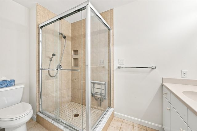 15 Fifer Ln 15, Lexington, MA 02420