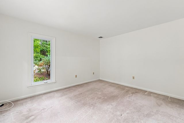 15 Fifer Ln 15, Lexington, MA 02420