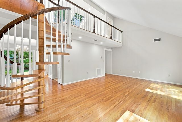 15 Fifer Ln 15, Lexington, MA 02420