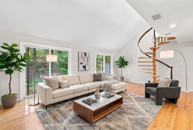 15 Fifer Ln 15, Lexington, MA 02420