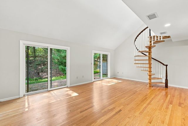 15 Fifer Ln 15, Lexington, MA 02420