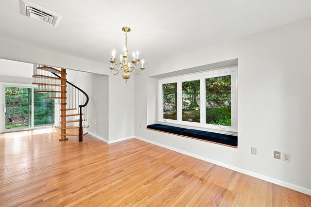 15 Fifer Ln 15, Lexington, MA 02420