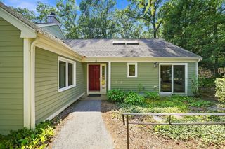 15 Fifer Ln 15, Lexington, MA 02420