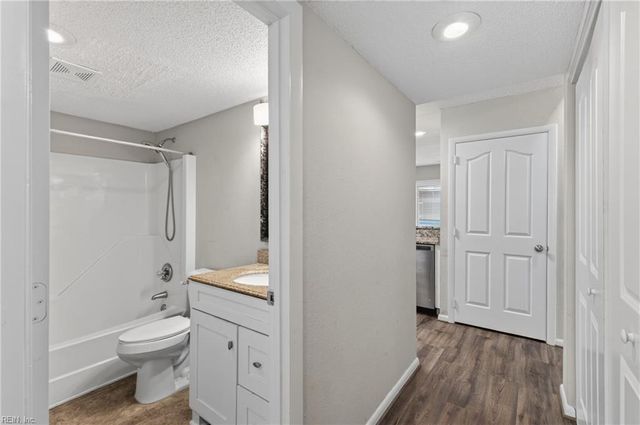916 Woodcreek DR, Newport News, VA 23608