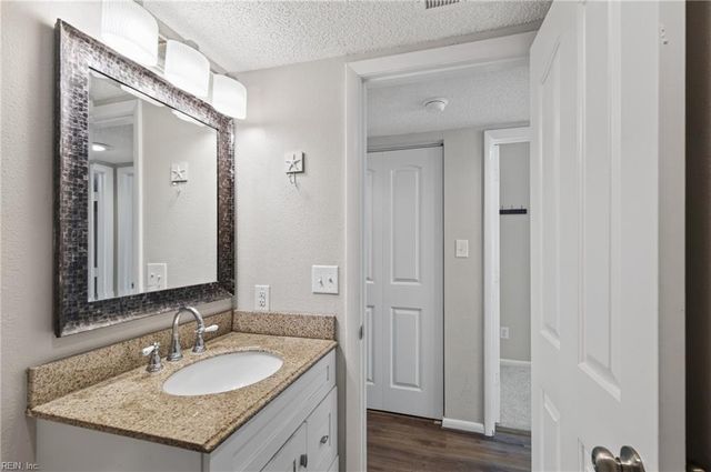 916 Woodcreek DR, Newport News, VA 23608