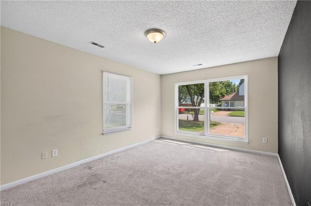 916 Woodcreek DR, Newport News, VA 23608