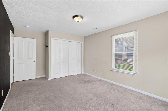 916 Woodcreek DR, Newport News, VA 23608