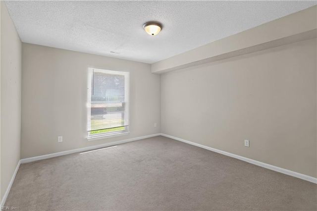 916 Woodcreek DR, Newport News, VA 23608