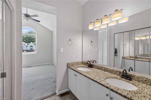 916 Woodcreek DR, Newport News, VA 23608