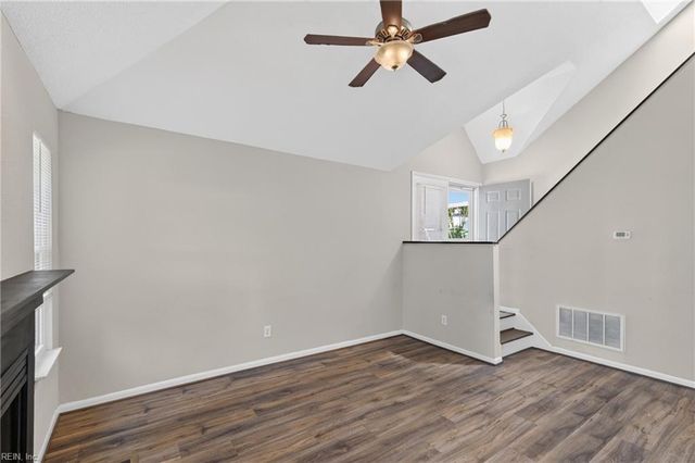 916 Woodcreek DR, Newport News, VA 23608