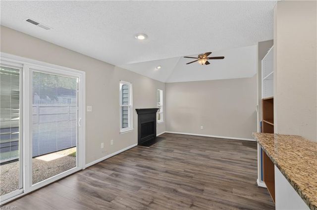 916 Woodcreek DR, Newport News, VA 23608