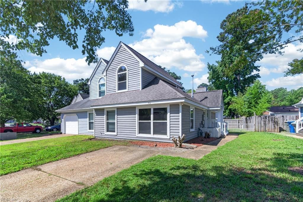 916 Woodcreek DR, Newport News, VA 23608