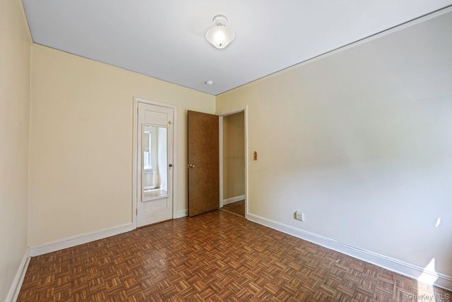 8 Maple Lane, New Hyde Park, NY 11040