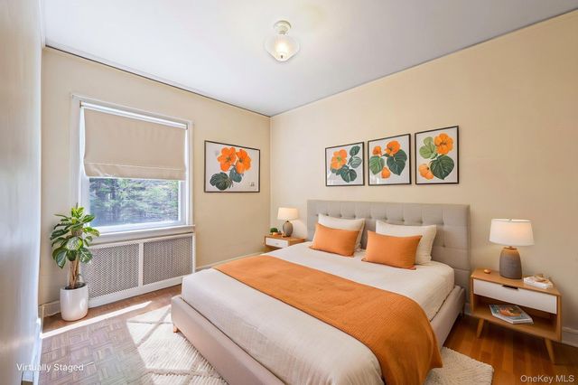 8 Maple Lane, New Hyde Park, NY 11040