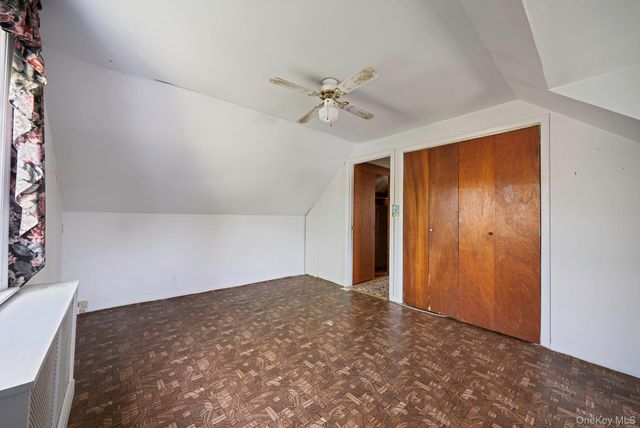 8 Maple Lane, New Hyde Park, NY 11040