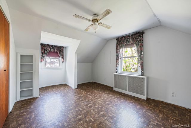 8 Maple Lane, New Hyde Park, NY 11040