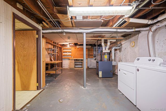 8 Maple Lane, New Hyde Park, NY 11040