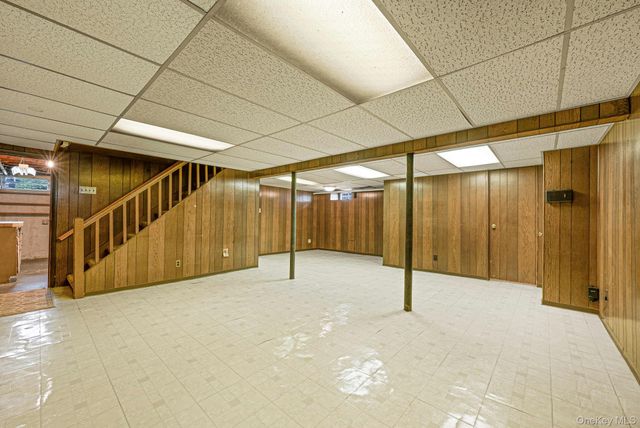 8 Maple Lane, New Hyde Park, NY 11040