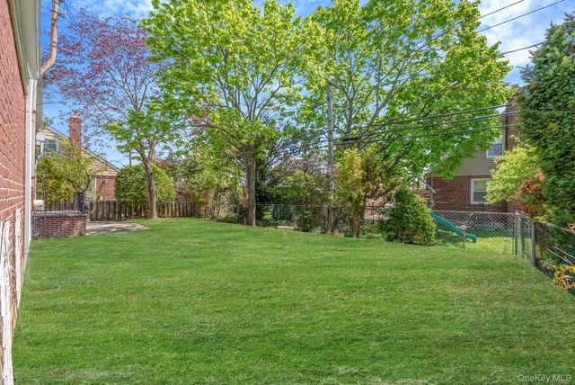 8 Maple Lane, New Hyde Park, NY 11040