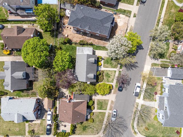 8 Maple Lane, New Hyde Park, NY 11040