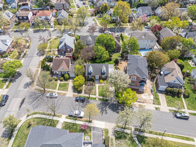 8 Maple Lane, New Hyde Park, NY 11040