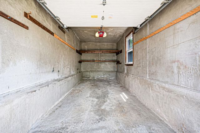 8 Maple Lane, New Hyde Park, NY 11040