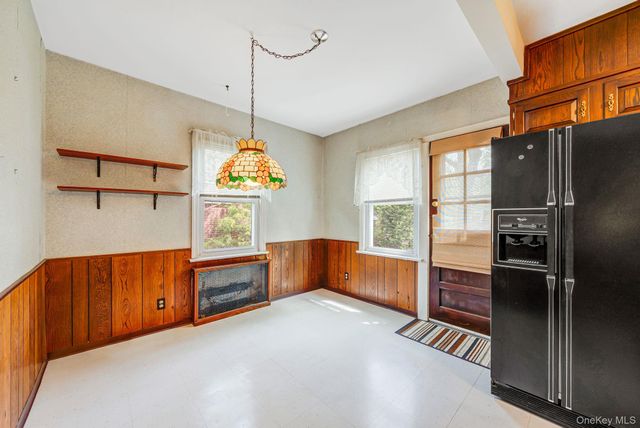 8 Maple Lane, New Hyde Park, NY 11040