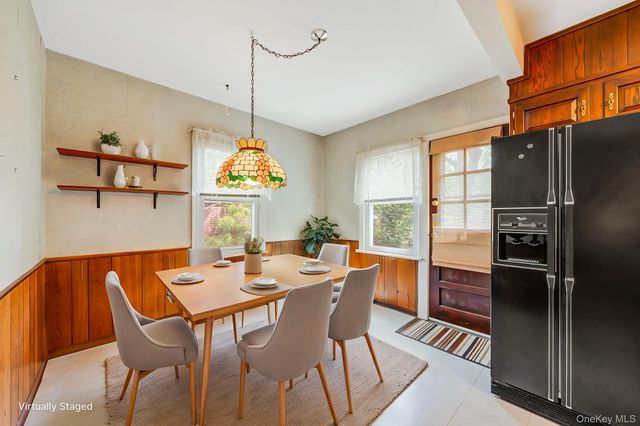 8 Maple Lane, New Hyde Park, NY 11040