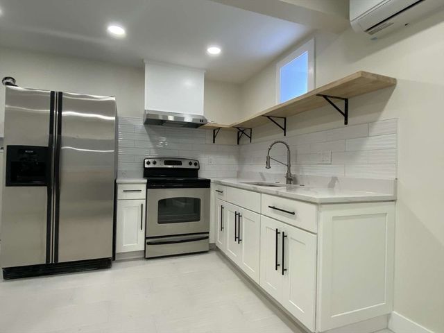 30 Russell Road 30, Chelmsford, MA 01863