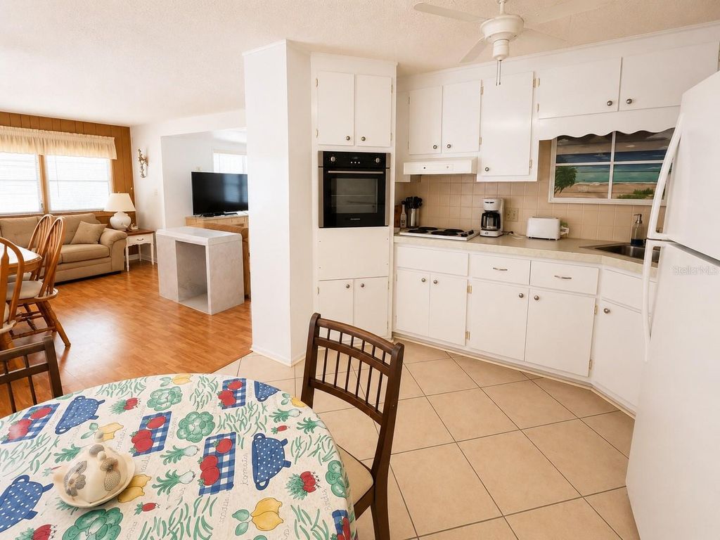 Image 11 of property listing at 6918 E BAYOU LANE, Bradenton, FL 34207