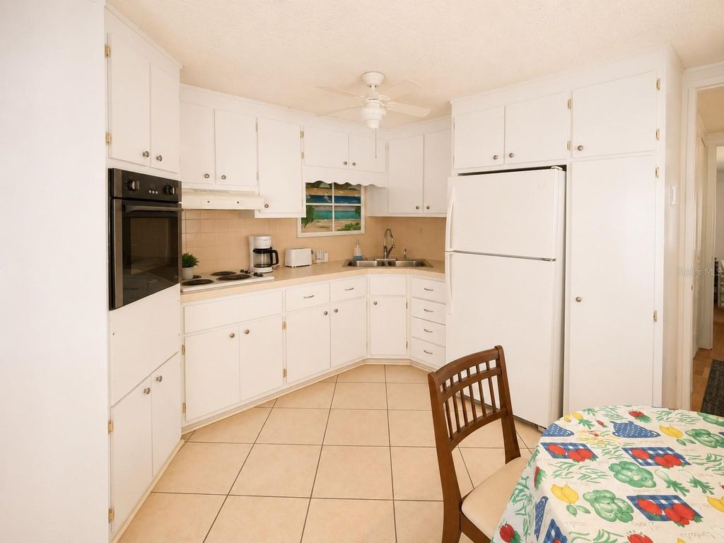 Image 12 of property listing at 6918 E BAYOU LANE, Bradenton, FL 34207