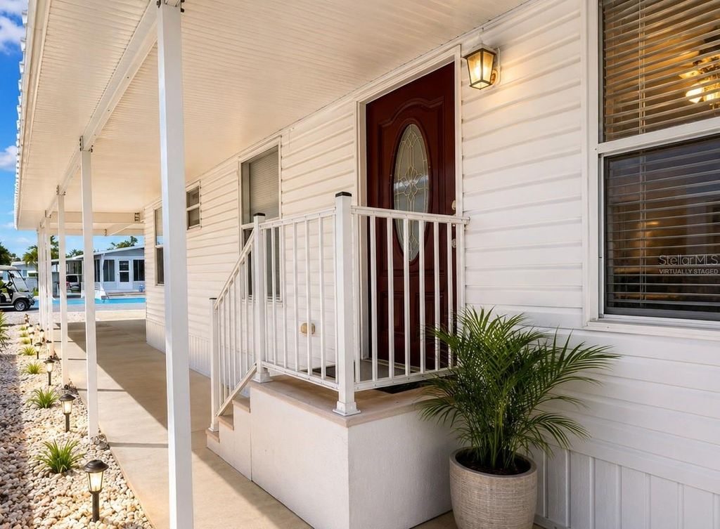 Image 5 of property listing at 6918 E BAYOU LANE, Bradenton, FL 34207