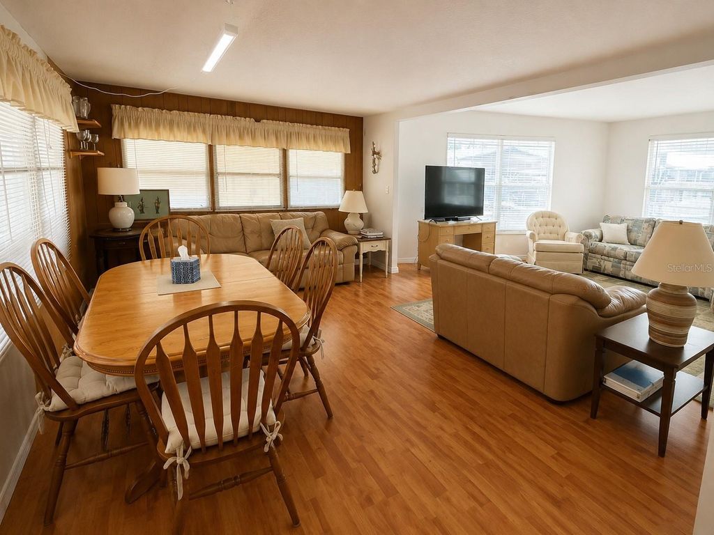 Image 9 of property listing at 6918 E BAYOU LANE, Bradenton, FL 34207