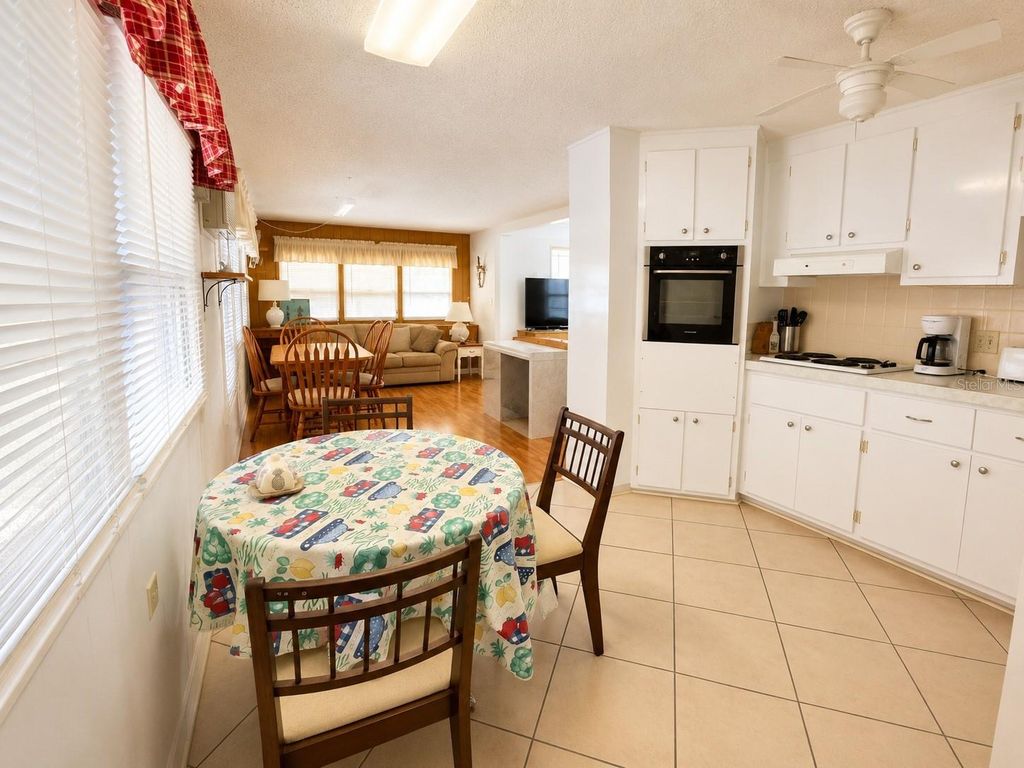Image 10 of property listing at 6918 E BAYOU LANE, Bradenton, FL 34207