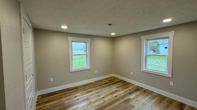 10308 E Business 60, Mountain Grove, MO 65711