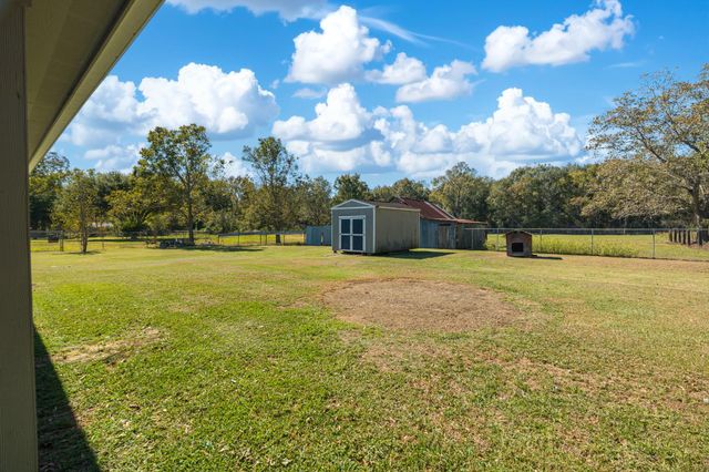 816 Martin Luther King Road, Ames, TX 77575