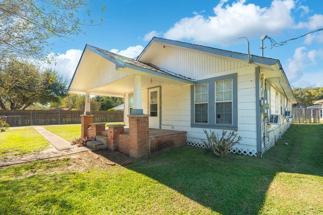 816 Martin Luther King Road, Ames, TX 77575