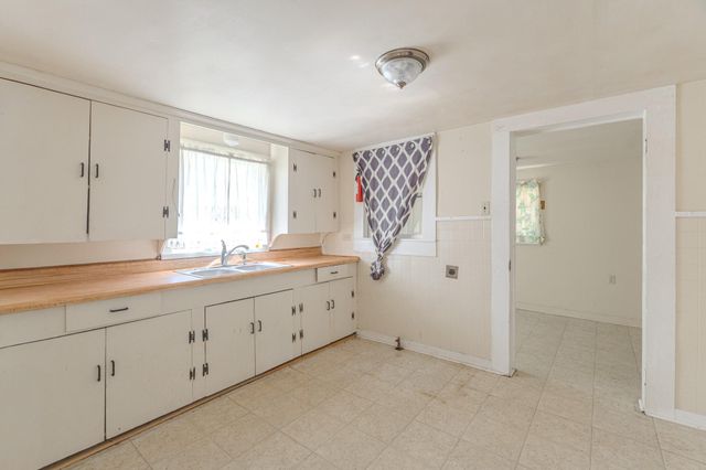 816 Martin Luther King Road, Ames, TX 77575