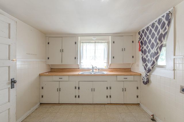 816 Martin Luther King Road, Ames, TX 77575