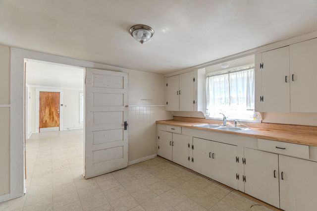 816 Martin Luther King Road, Ames, TX 77575