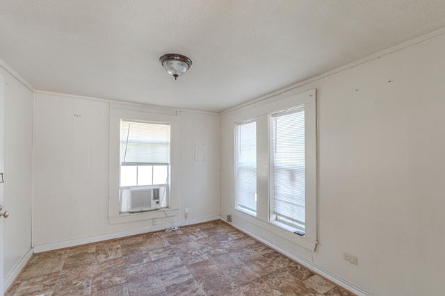 816 Martin Luther King Road, Ames, TX 77575