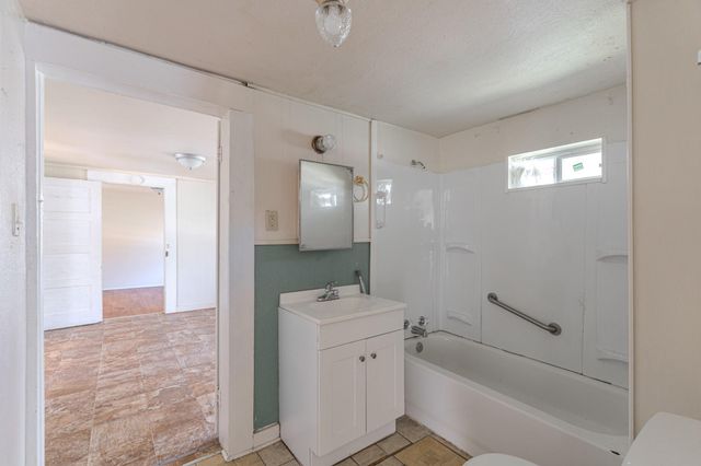 816 Martin Luther King Road, Ames, TX 77575