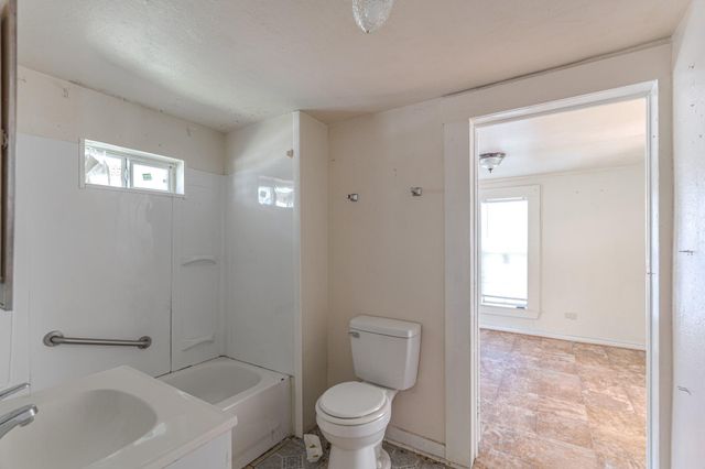 816 Martin Luther King Road, Ames, TX 77575