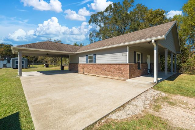 816 Martin Luther King Road, Ames, TX 77575