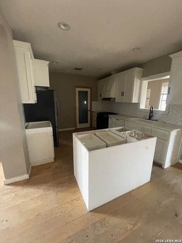 4108 E Nimrod Cir, Robstown, TX 78380